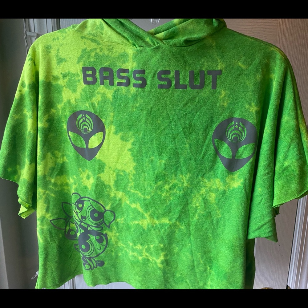 LIKE NEW-RAVE CROP TOP